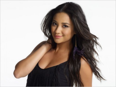 Shay Mitchell plays Emily Fields